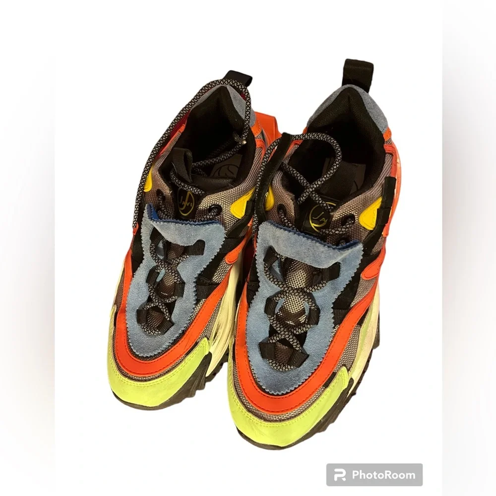 JAVI brand tennis shoes. NWOT.
